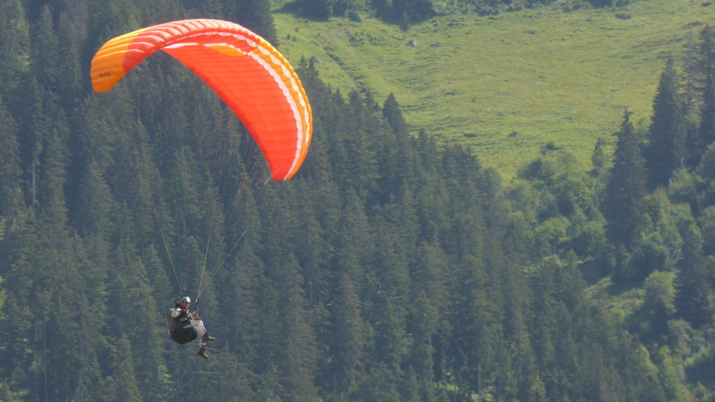 A parapente flying near Les Diablerets