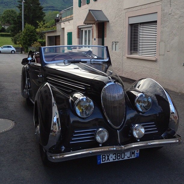 Tintin style car