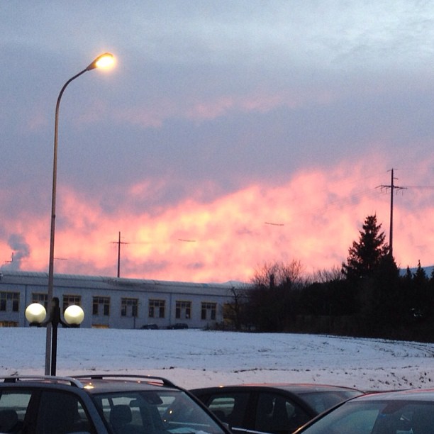 What you don't see is the brilliant red of the sky. I will try to get it with the video camera soon.