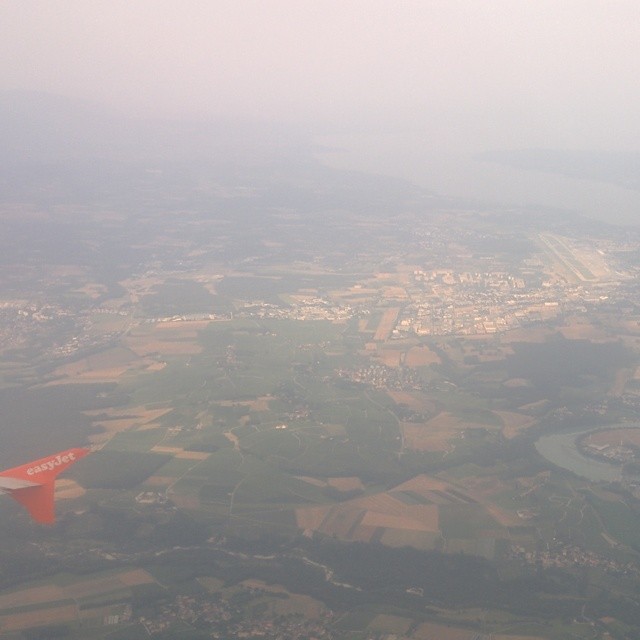 Can you recognise this airport. Don't trust the location info.