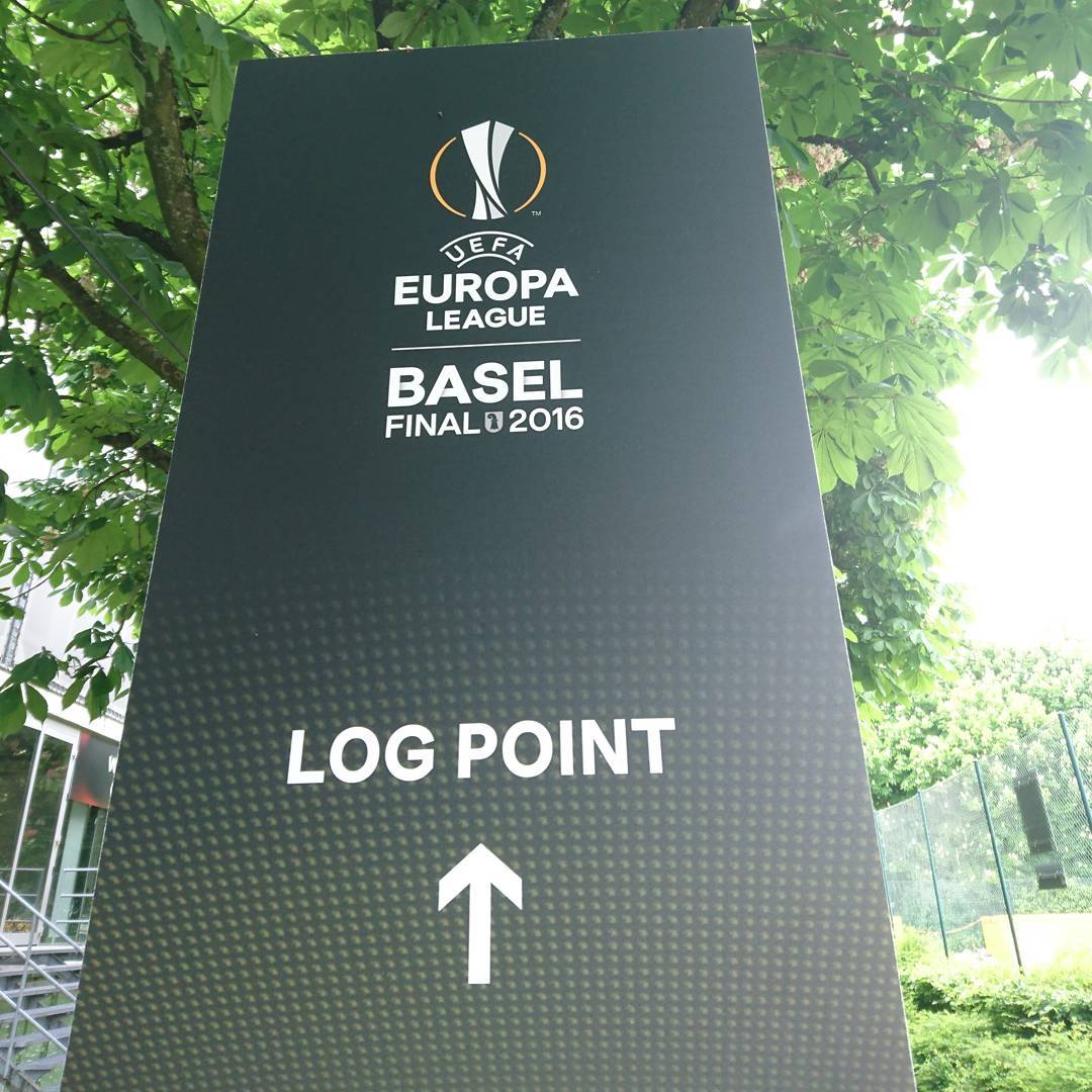 Finally at the right place at the right time... Without an accrÃ©ditation. ;-)