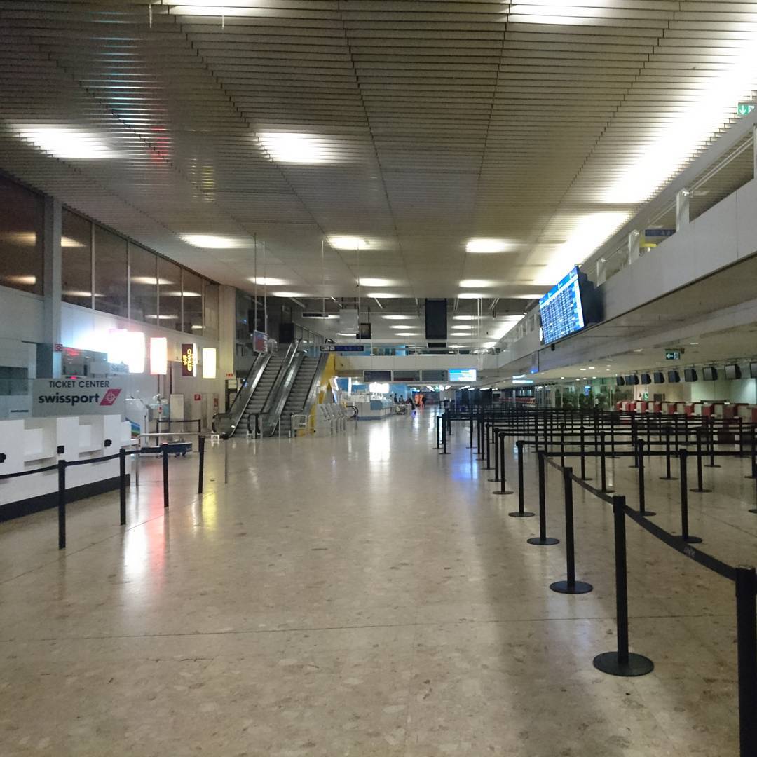 Arrived too early. No one is working that early.