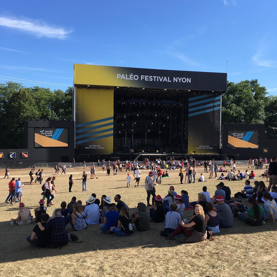 Shade for the hungover, sun for those on their first evening at palÃ©o ;-)