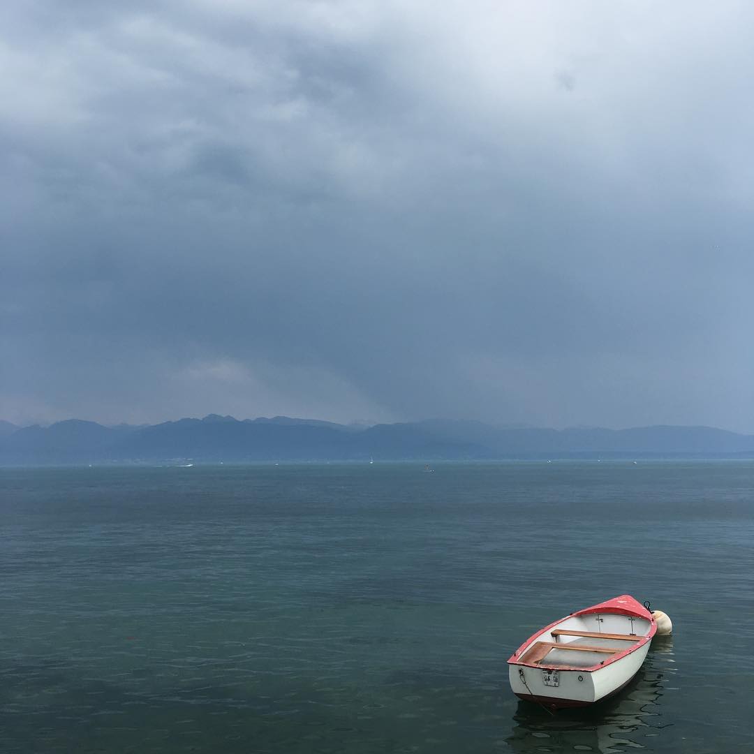 Stand up paddle with a risk of thunder and lightning.