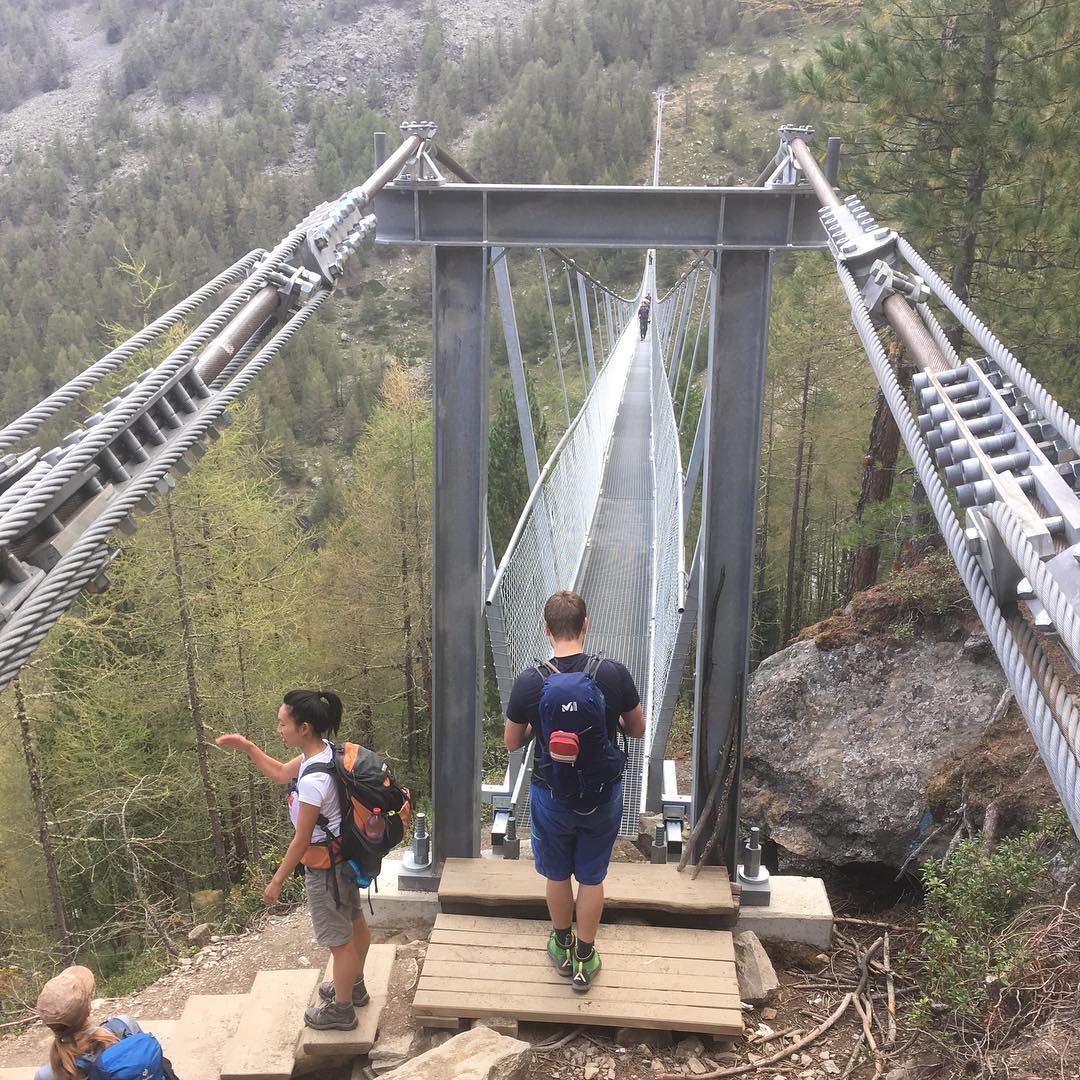 It took me 6 minutes to cross this bridge.