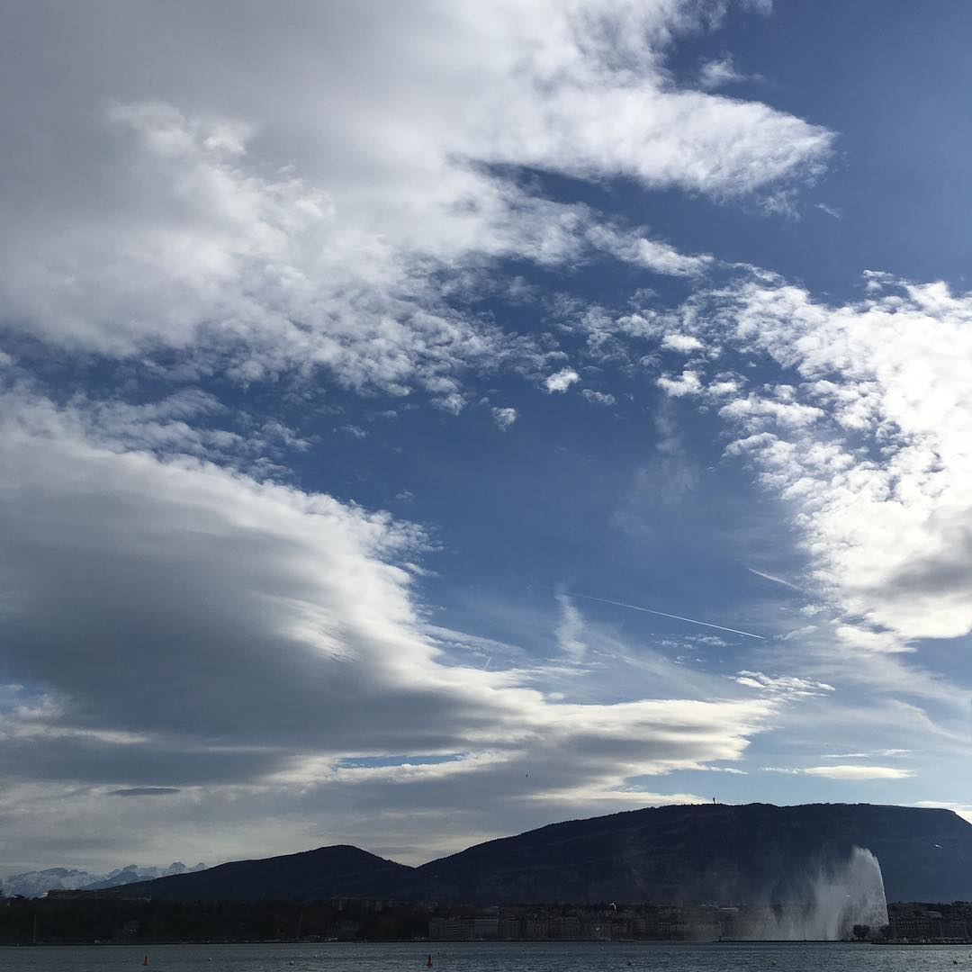 The wind blown jet d'eau.