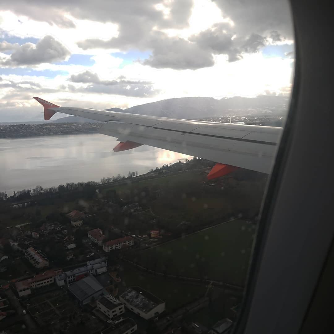 I tried to get the Jet d'eau from a plane.