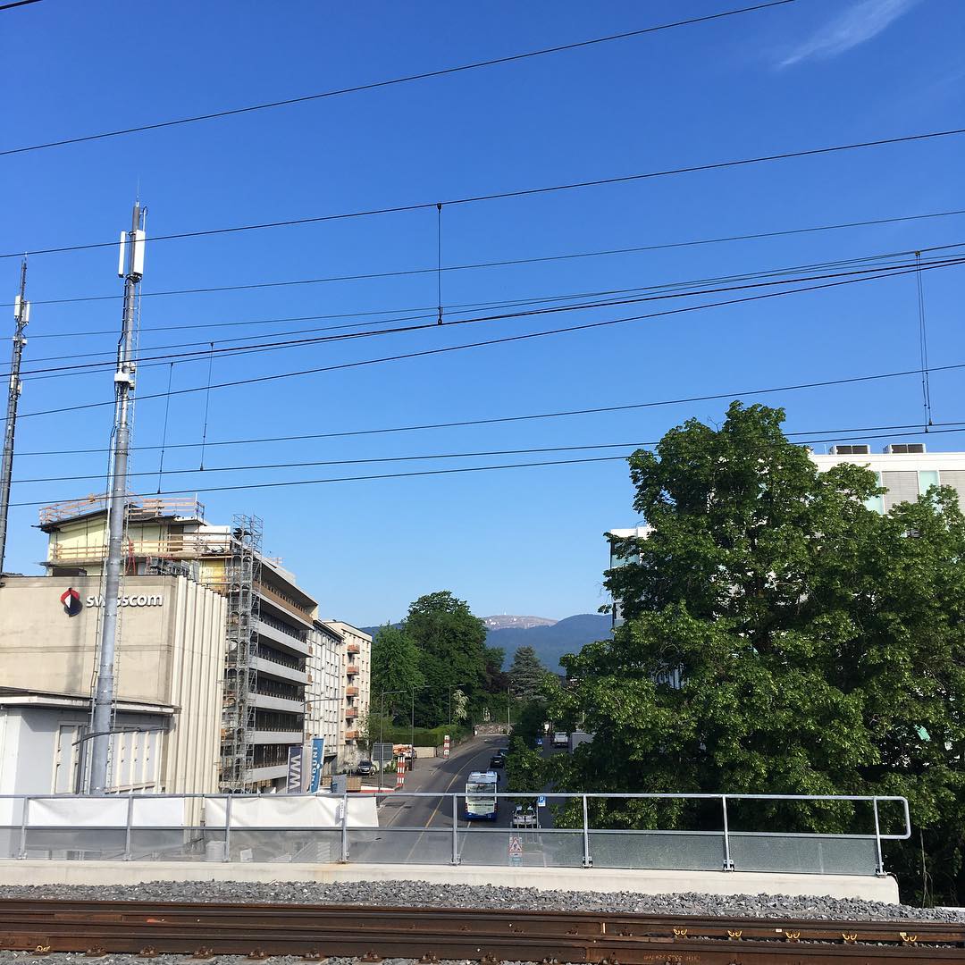 You can see la dole in the background.