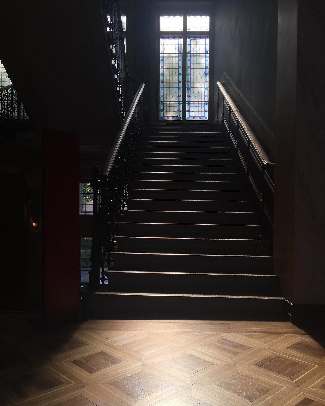 Same palace, different time of day.