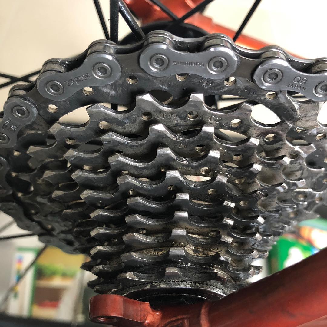 Now that I reached 2000km I can spend a few Minutes cleaning the cassette. I should get the tools and do it properly.