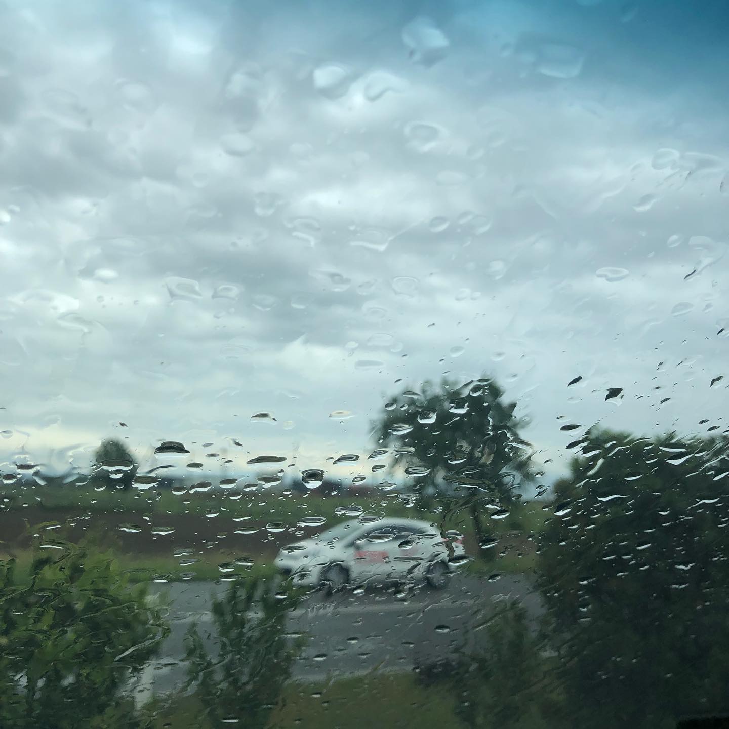 MÃ©tÃ©o de lecture. ;-) voiture de La CÃ´te un jour de pluie.