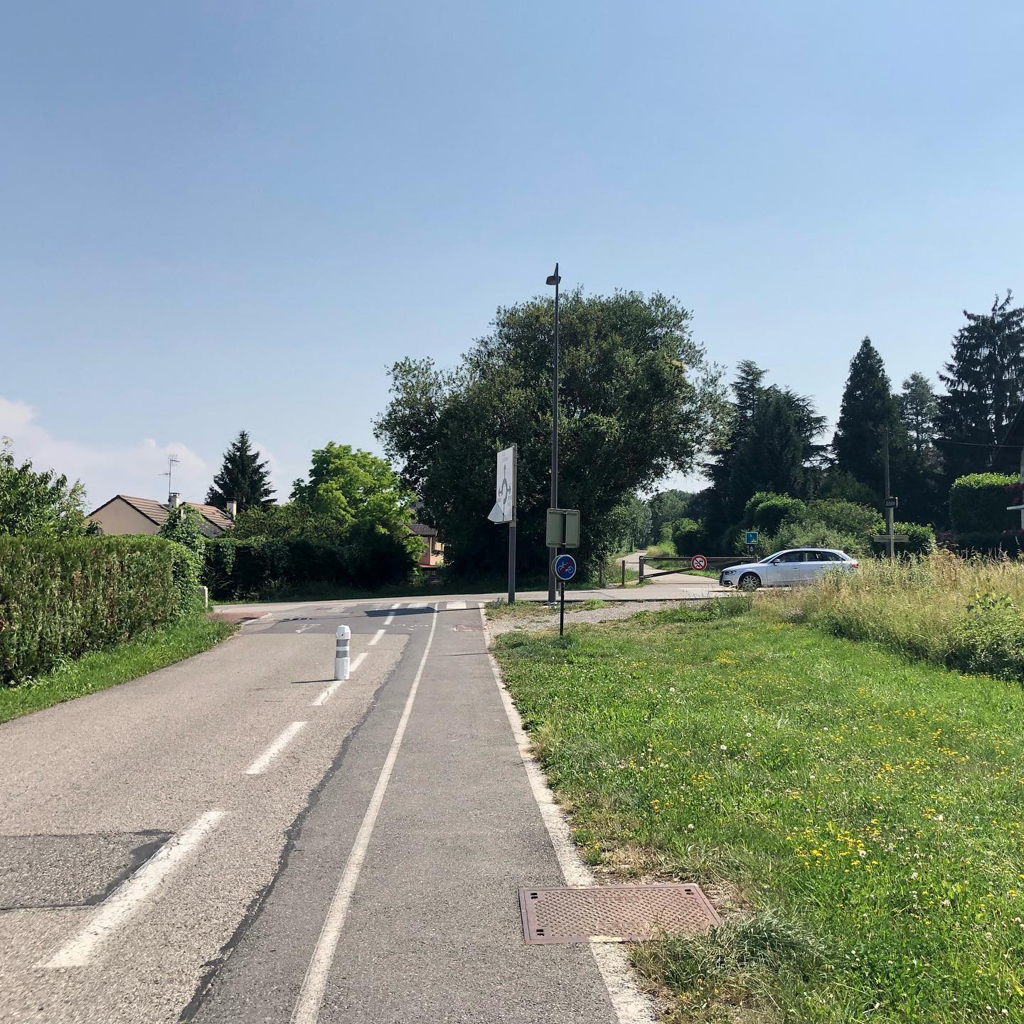 Cycled from Crassier to Sauvergny on dedicated walk/cycle paths. Most drivers behaved today.