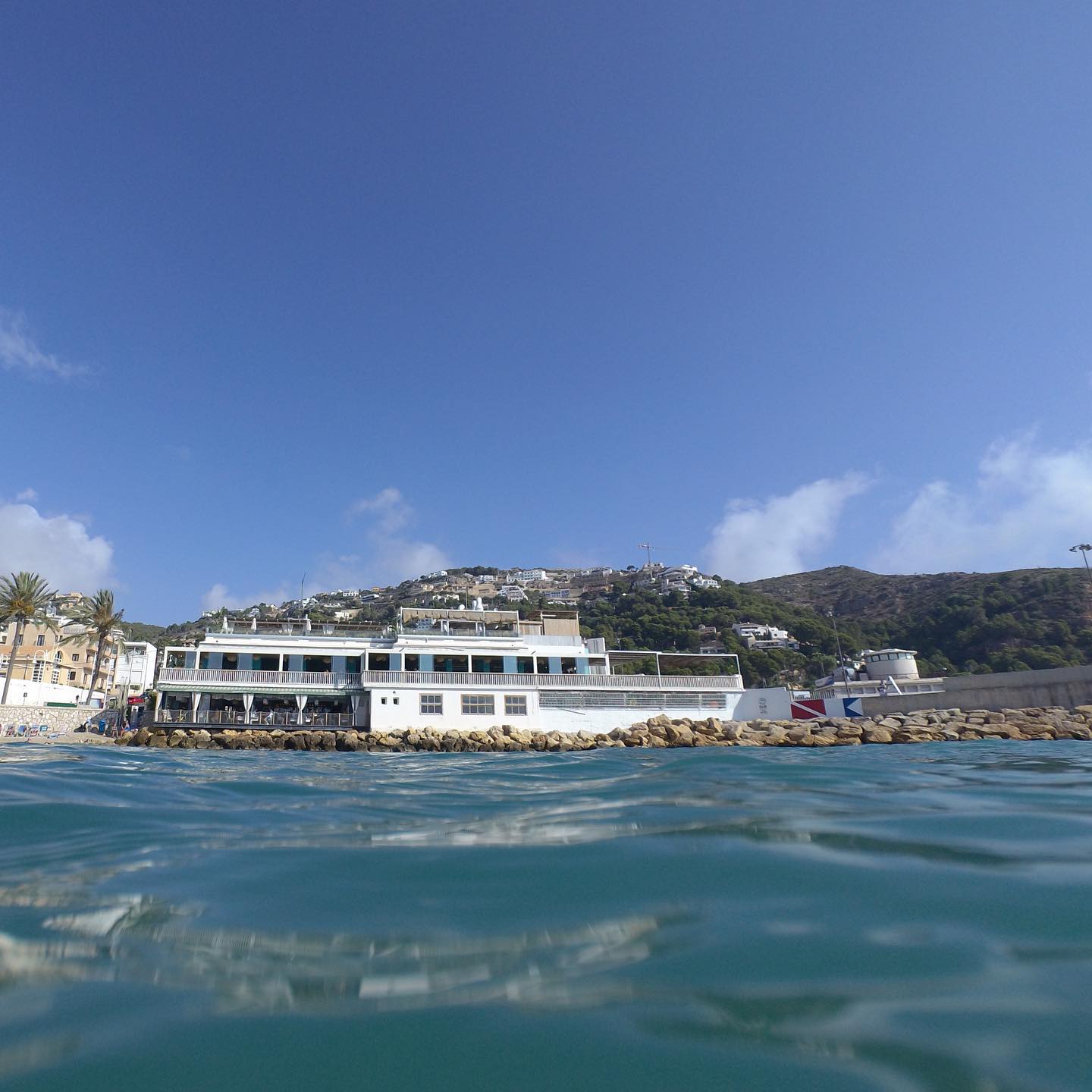 Seen as a swimmer has seen it.