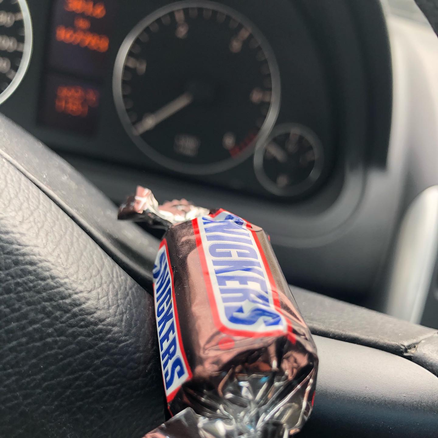 The car was parked when I took this joke picture. :-) @lunamir