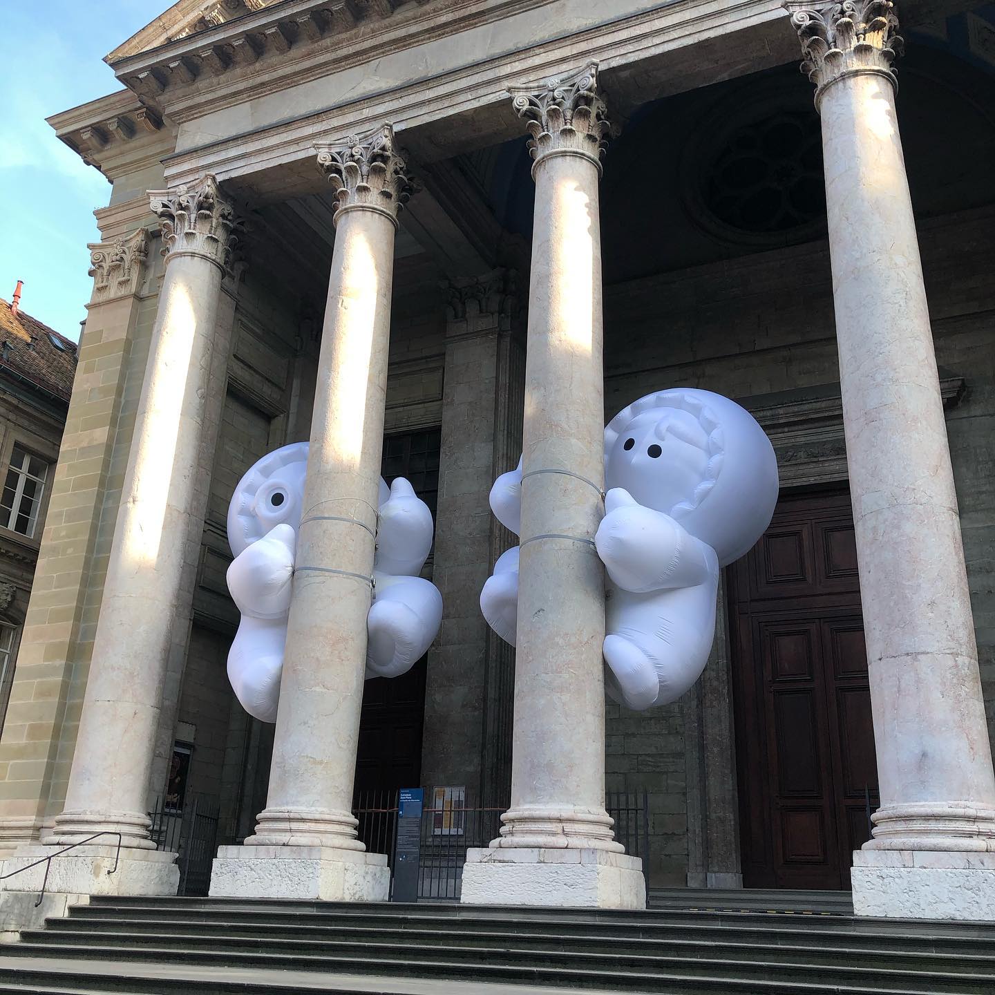 Some blobs climbing columns.