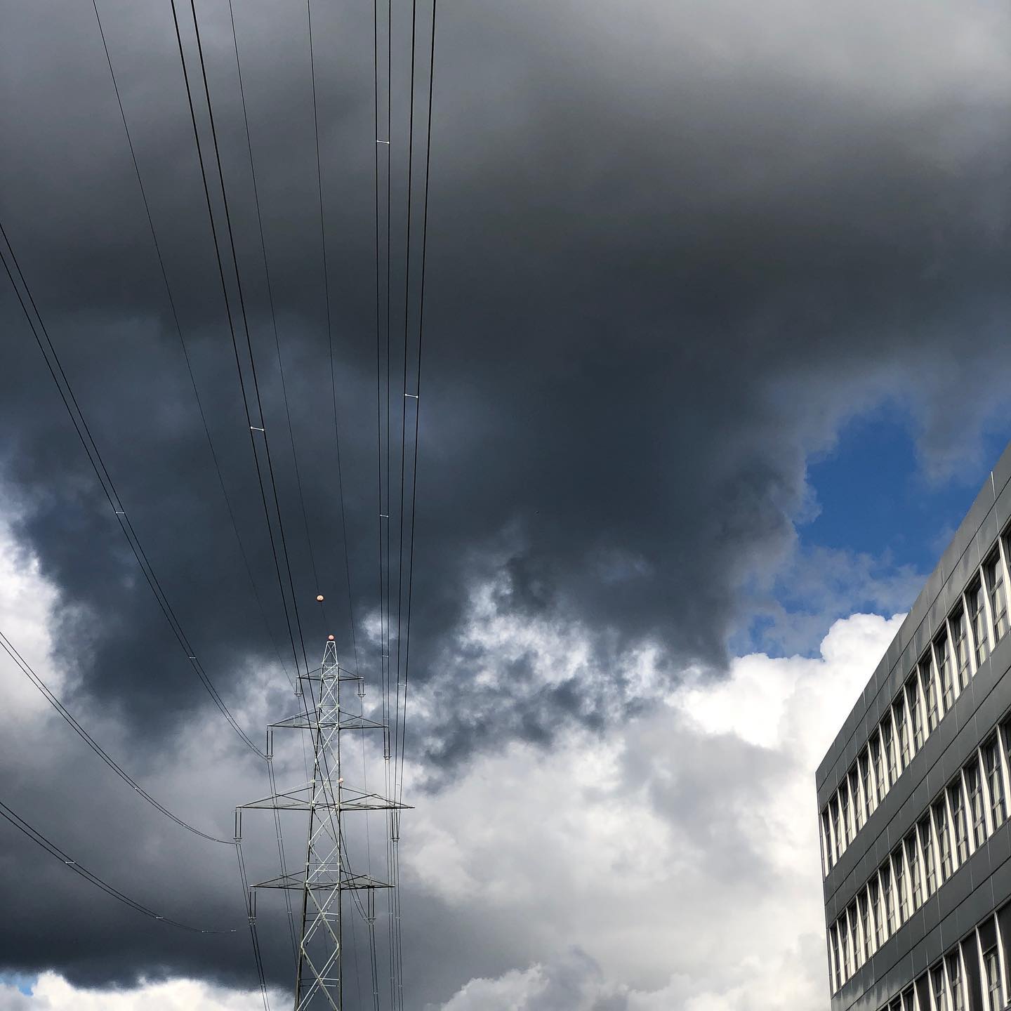 Power Lines Ner Signy Centre