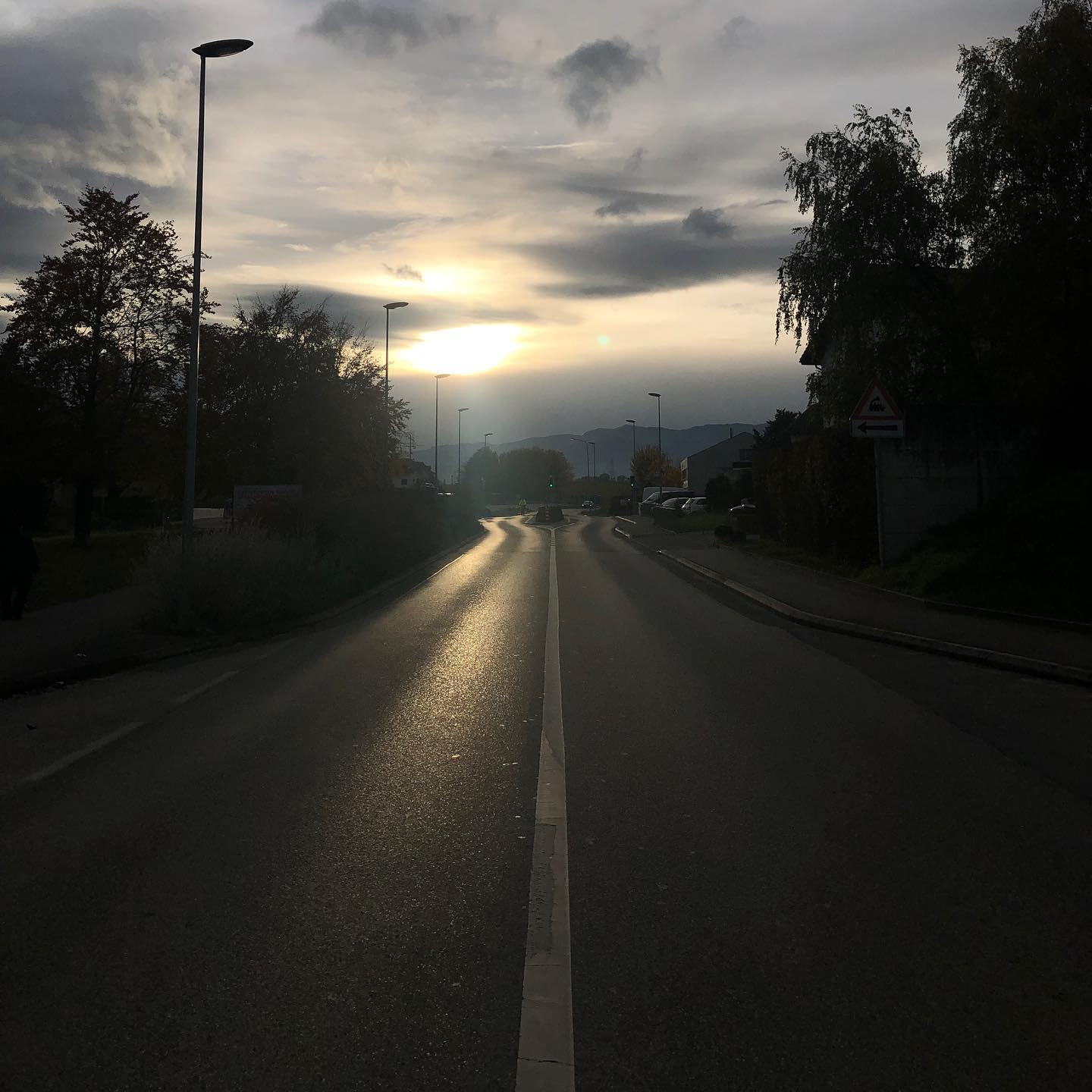 Usually filled with a non stop flow of cars. Quiet now that the French are grounded once more.