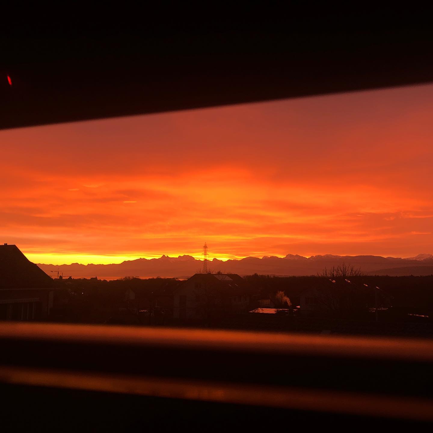 Good Morning world. Another chromatically interesting day. Sahelian sand in the morning. Nice dawning. ;-) Iâll shut up now.